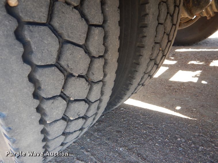 image for item DG0262 2007 Peterbilt 379 semi truck