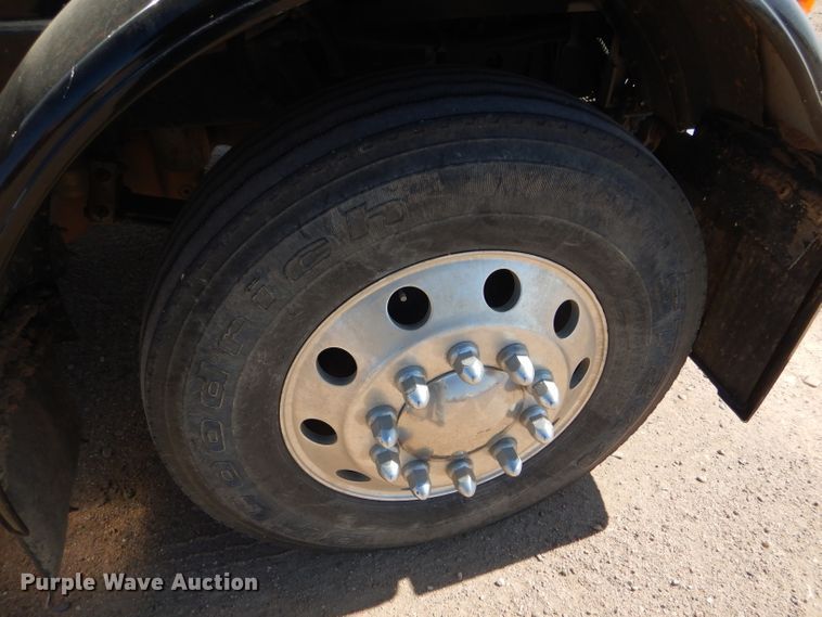 image for item DG0262 2007 Peterbilt 379 semi truck