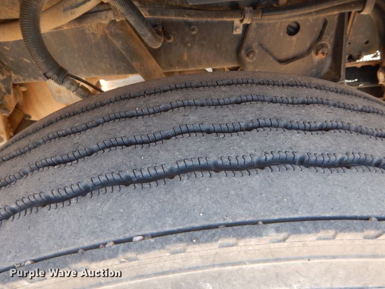 image for item DG0262 2007 Peterbilt 379 semi truck