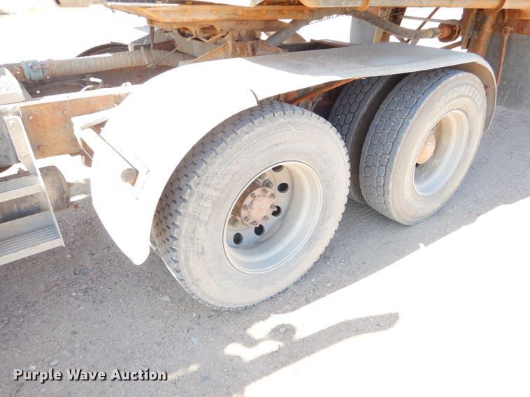 image for item DG0262 2007 Peterbilt 379 semi truck