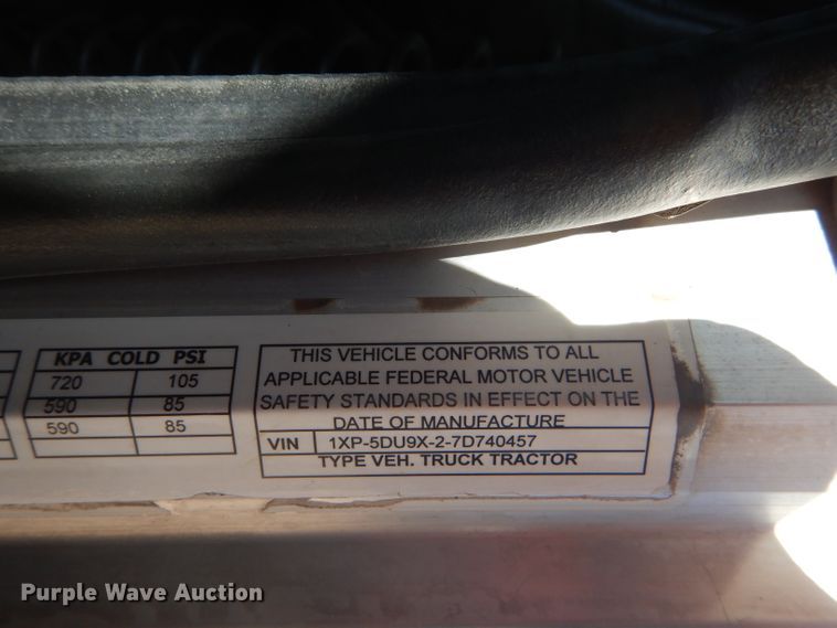 image for item DG0262 2007 Peterbilt 379 semi truck