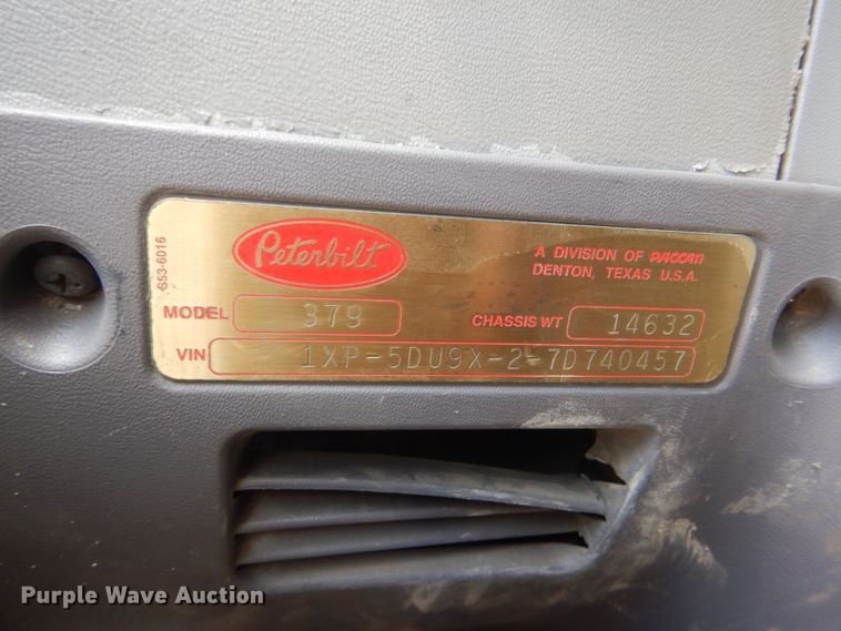 image for item DG0262 2007 Peterbilt 379 semi truck