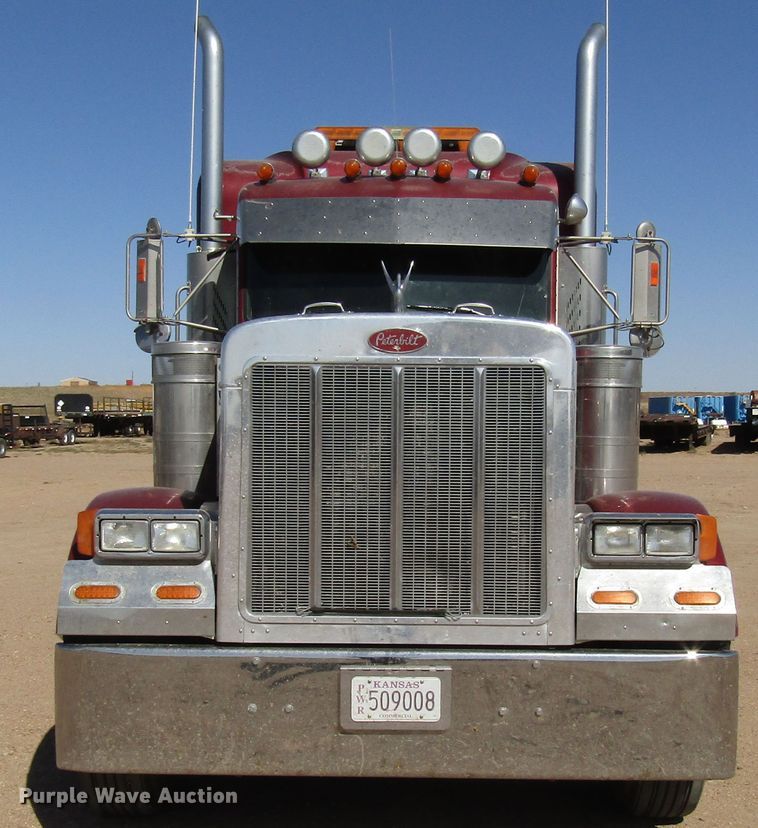 image for item DG0263 2003 Peterbilt 379 semi truck