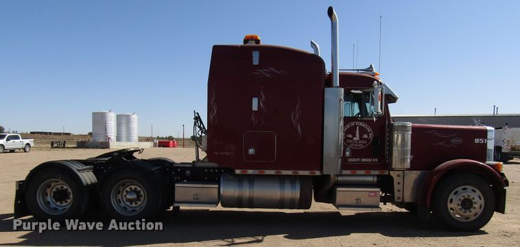image for item DG0263 2003 Peterbilt 379 semi truck