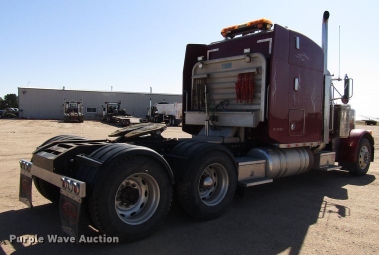 image for item DG0263 2003 Peterbilt 379 semi truck