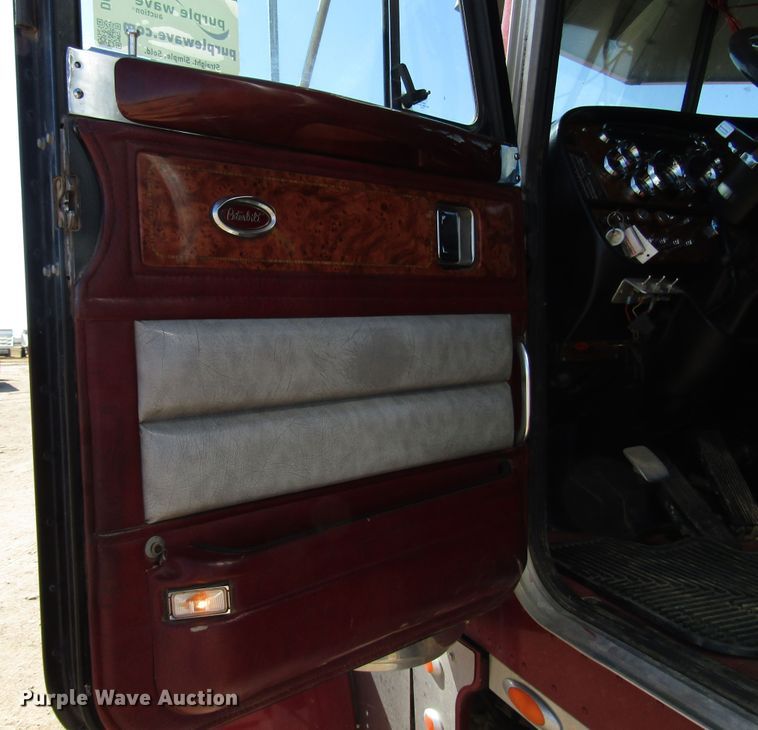 image for item DG0263 2003 Peterbilt 379 semi truck