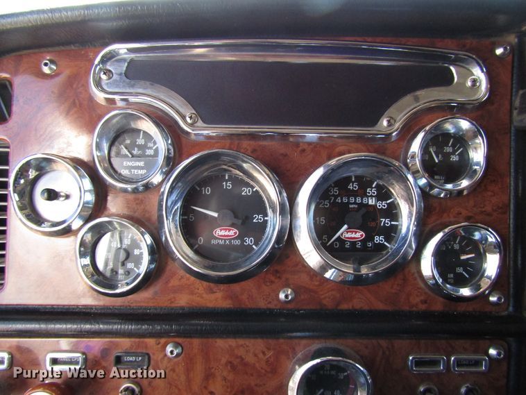 image for item DG0263 2003 Peterbilt 379 semi truck