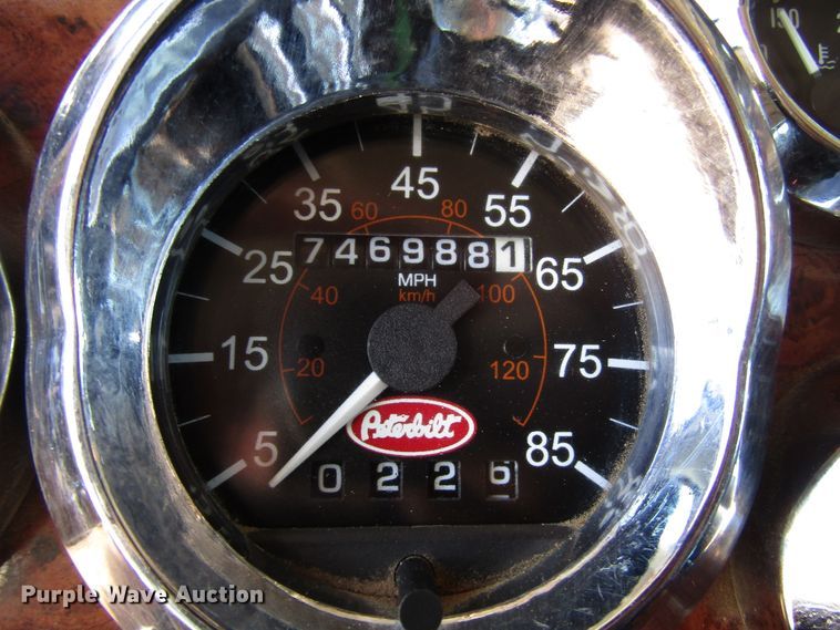 image for item DG0263 2003 Peterbilt 379 semi truck