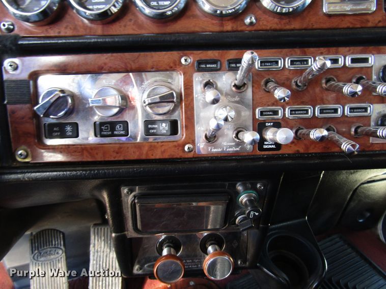 image for item DG0263 2003 Peterbilt 379 semi truck