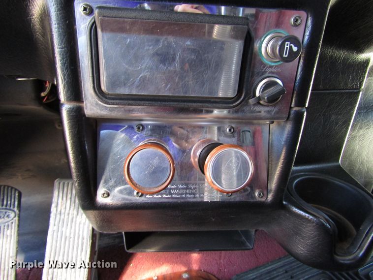 image for item DG0263 2003 Peterbilt 379 semi truck