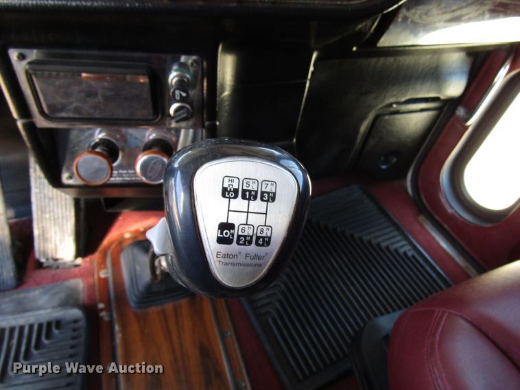 image for item DG0263 2003 Peterbilt 379 semi truck