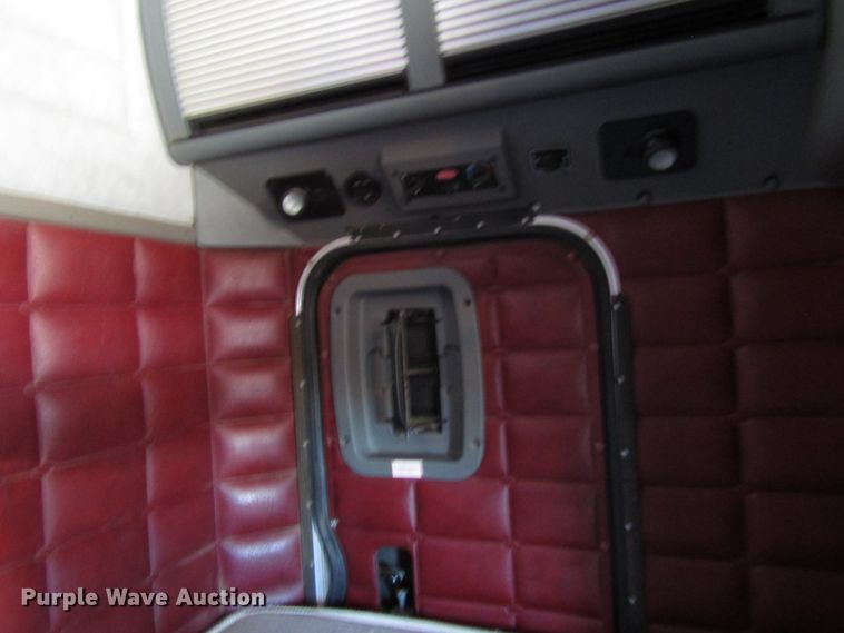 image for item DG0263 2003 Peterbilt 379 semi truck