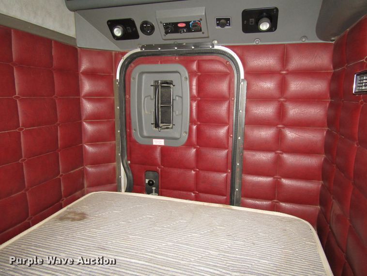 image for item DG0263 2003 Peterbilt 379 semi truck