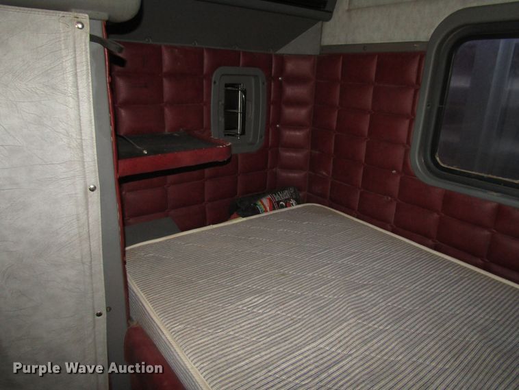 image for item DG0263 2003 Peterbilt 379 semi truck