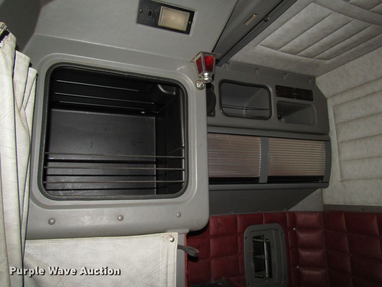 image for item DG0263 2003 Peterbilt 379 semi truck