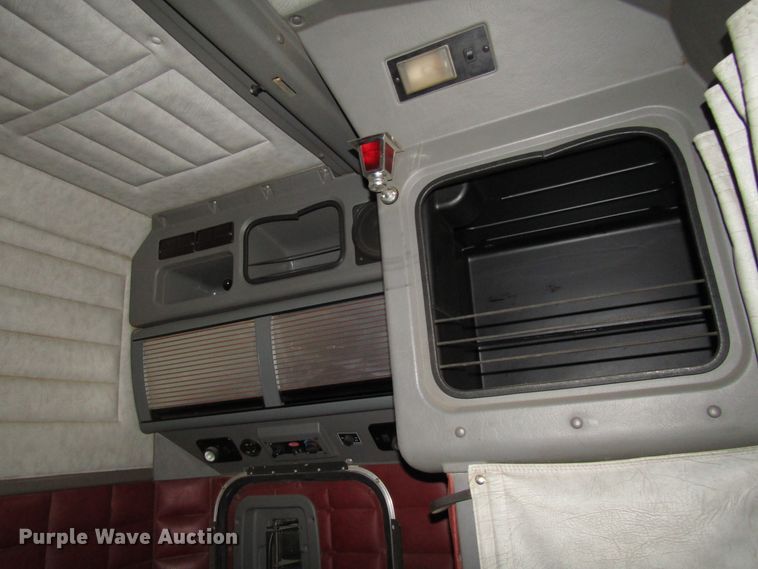 image for item DG0263 2003 Peterbilt 379 semi truck