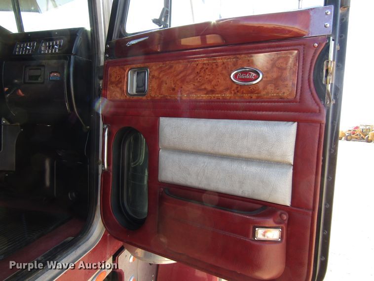 image for item DG0263 2003 Peterbilt 379 semi truck