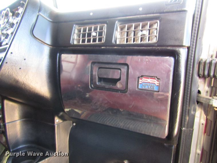 image for item DG0263 2003 Peterbilt 379 semi truck