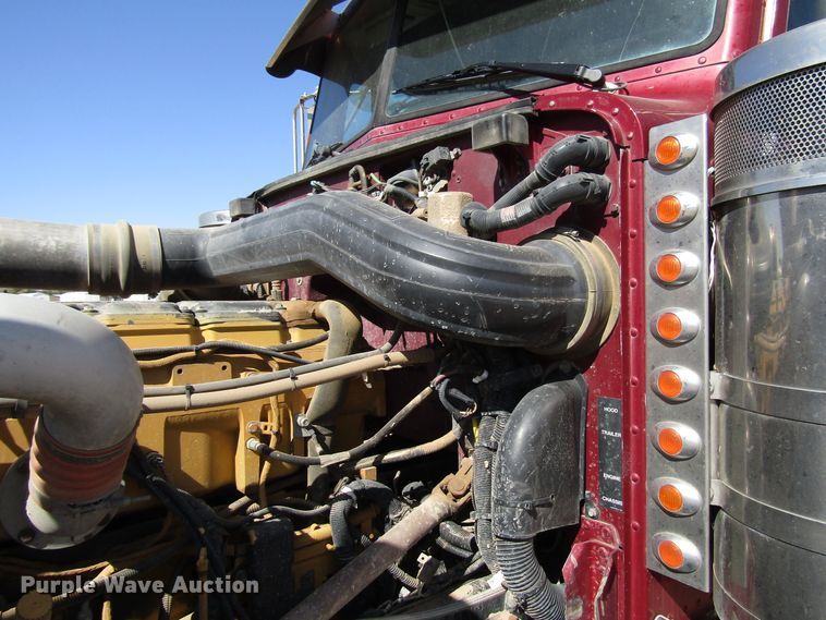 image for item DG0263 2003 Peterbilt 379 semi truck