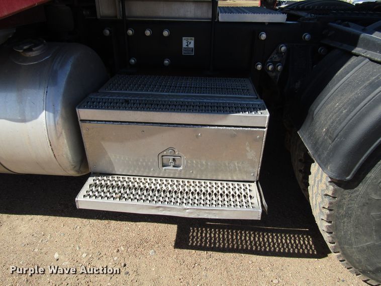 image for item DG0263 2003 Peterbilt 379 semi truck