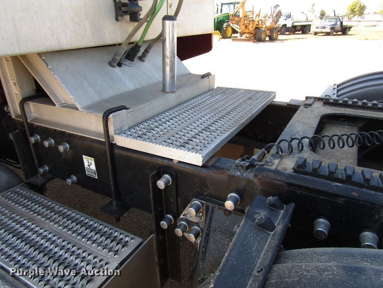 image for item DG0263 2003 Peterbilt 379 semi truck