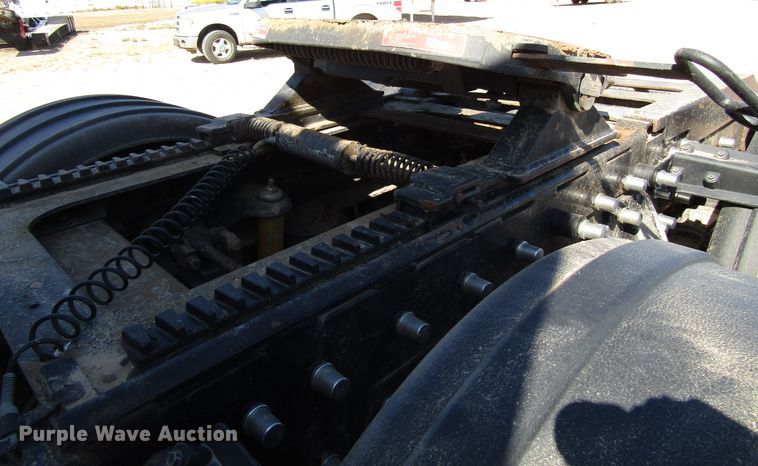 image for item DG0263 2003 Peterbilt 379 semi truck