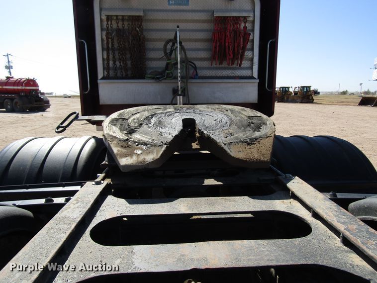 image for item DG0263 2003 Peterbilt 379 semi truck