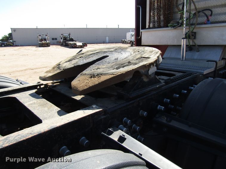 image for item DG0263 2003 Peterbilt 379 semi truck