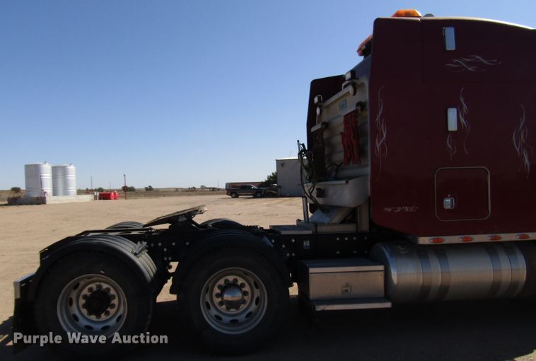 image for item DG0263 2003 Peterbilt 379 semi truck