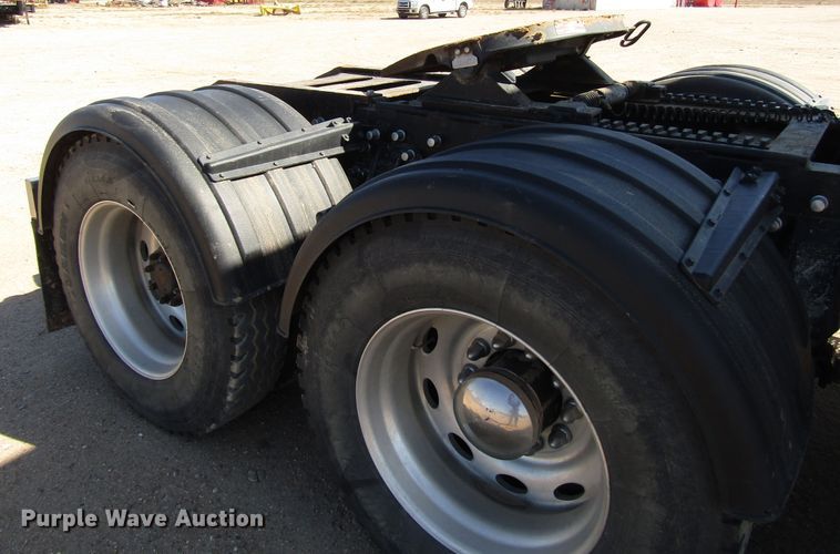 image for item DG0263 2003 Peterbilt 379 semi truck