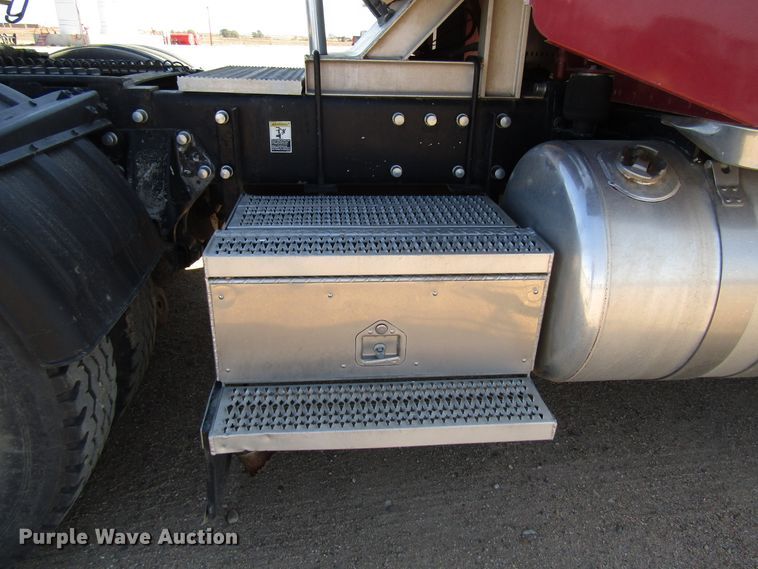 image for item DG0263 2003 Peterbilt 379 semi truck