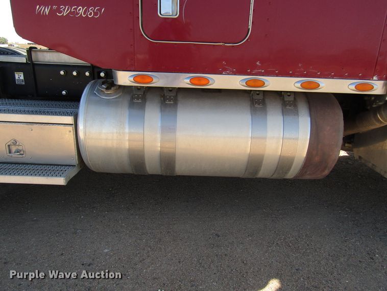 image for item DG0263 2003 Peterbilt 379 semi truck