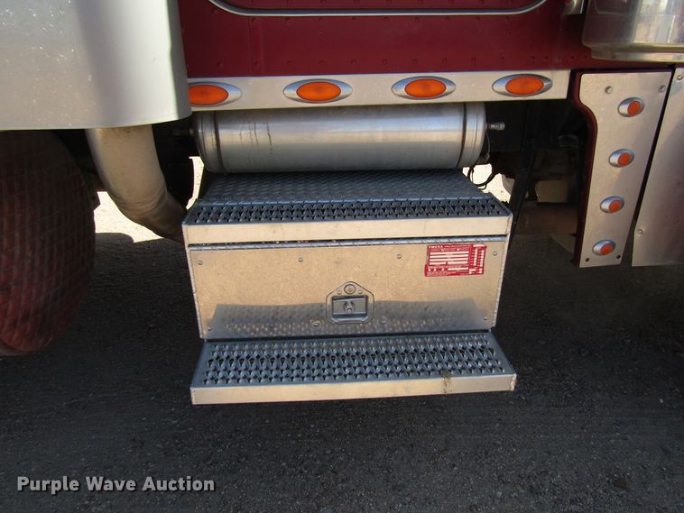 image for item DG0263 2003 Peterbilt 379 semi truck