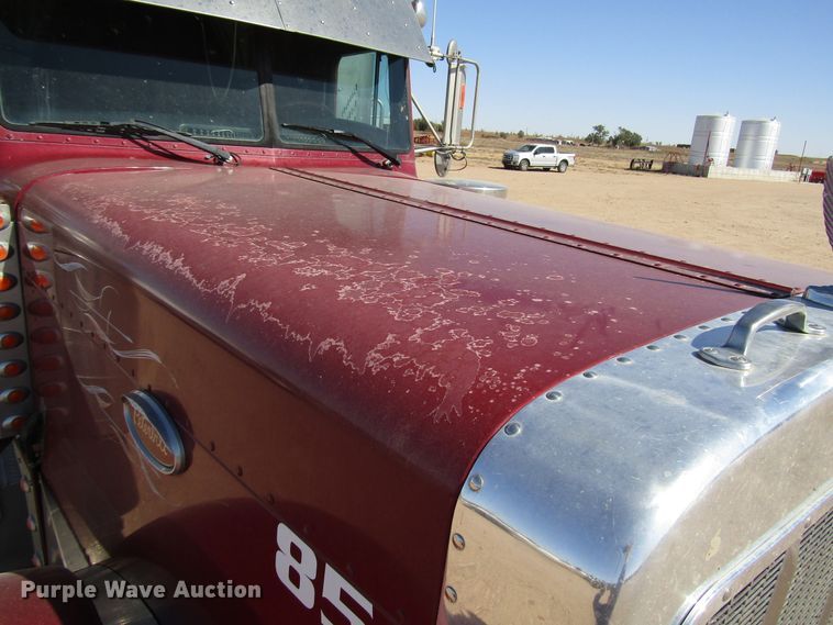 image for item DG0263 2003 Peterbilt 379 semi truck