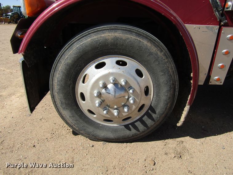 image for item DG0263 2003 Peterbilt 379 semi truck