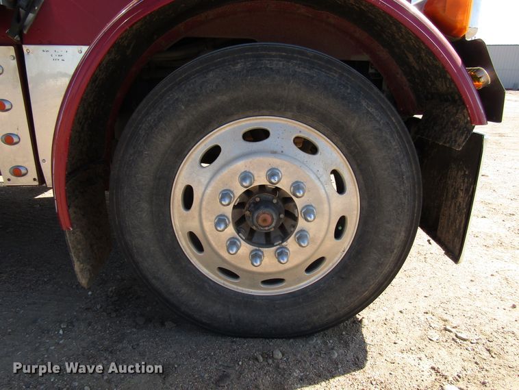 image for item DG0263 2003 Peterbilt 379 semi truck