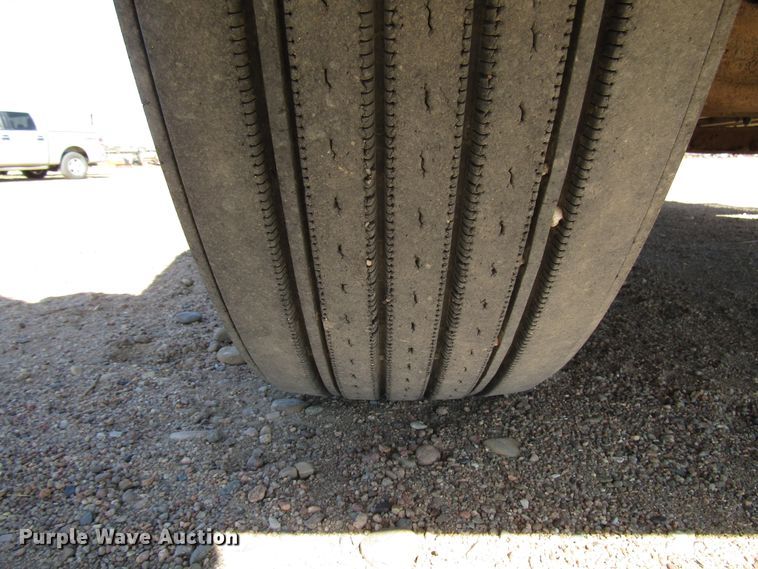 image for item DG0263 2003 Peterbilt 379 semi truck