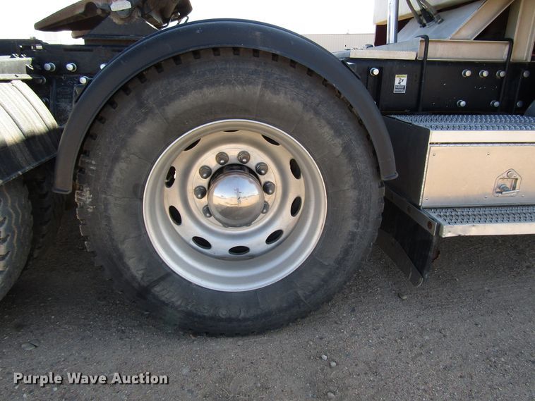 image for item DG0263 2003 Peterbilt 379 semi truck