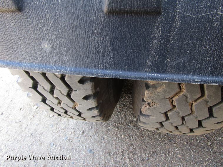 image for item DG0263 2003 Peterbilt 379 semi truck