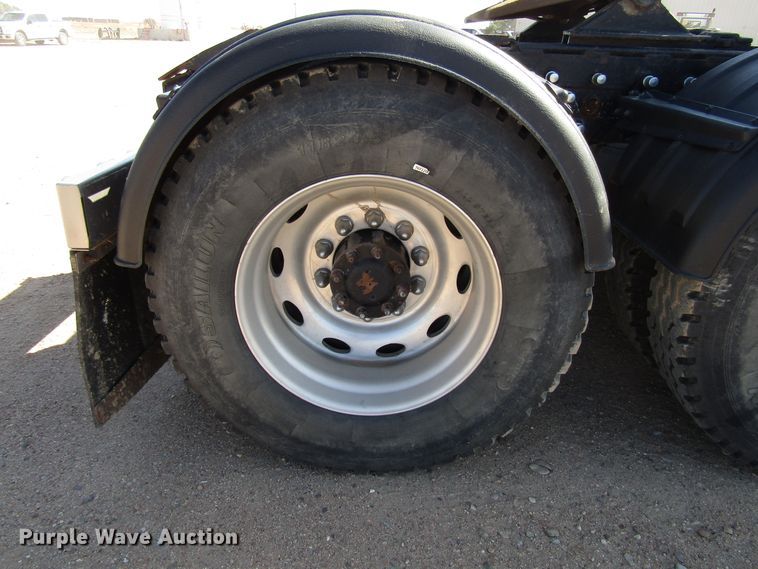 image for item DG0263 2003 Peterbilt 379 semi truck