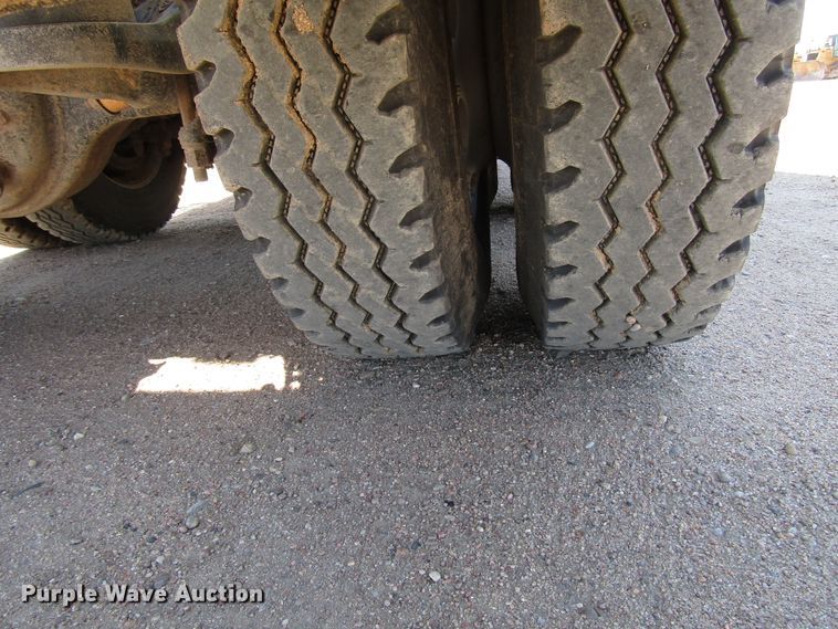 image for item DG0263 2003 Peterbilt 379 semi truck