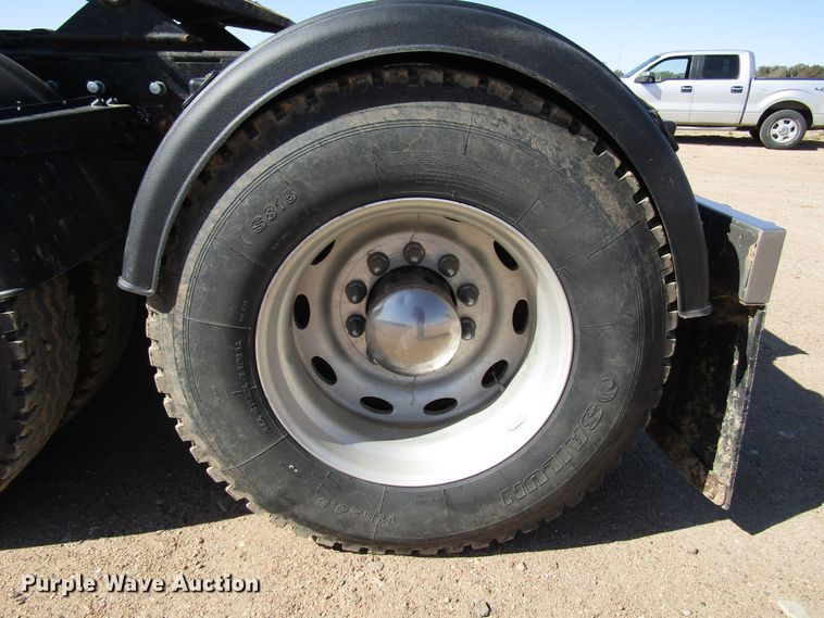 image for item DG0263 2003 Peterbilt 379 semi truck