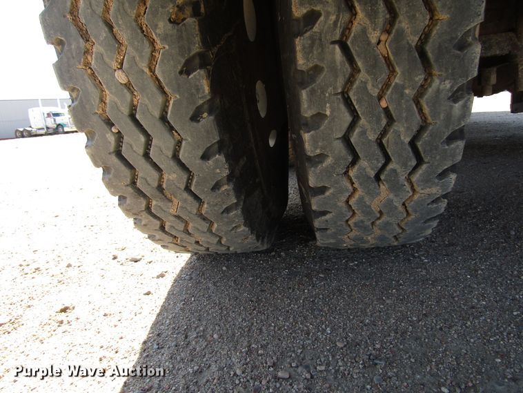 image for item DG0263 2003 Peterbilt 379 semi truck