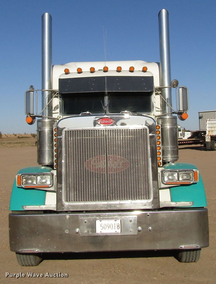 image for item DG0264 2004 Peterbilt 379 semi truck