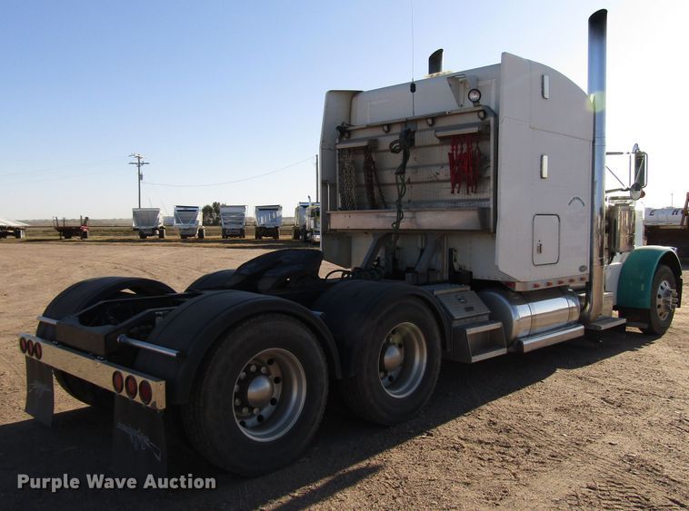image for item DG0264 2004 Peterbilt 379 semi truck