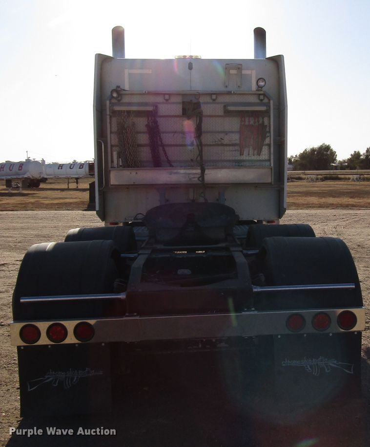 image for item DG0264 2004 Peterbilt 379 semi truck