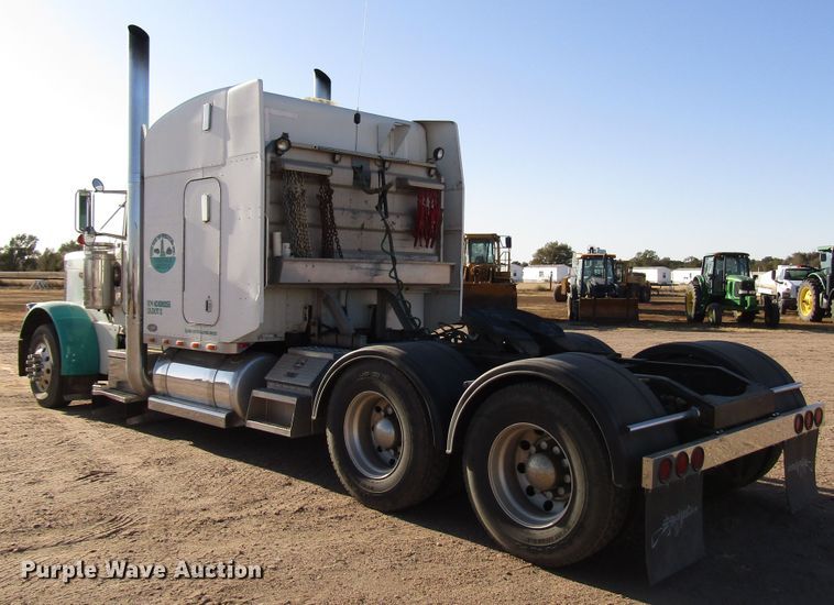 image for item DG0264 2004 Peterbilt 379 semi truck