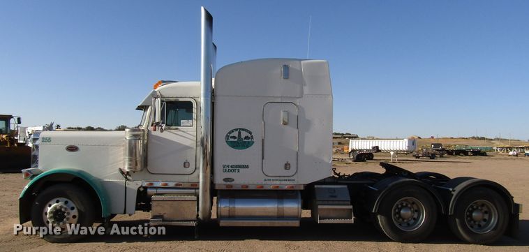 image for item DG0264 2004 Peterbilt 379 semi truck
