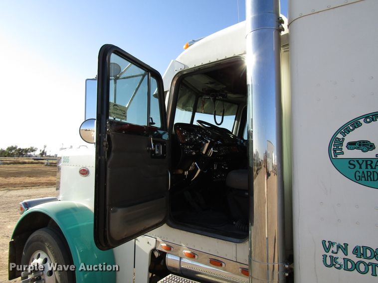 image for item DG0264 2004 Peterbilt 379 semi truck