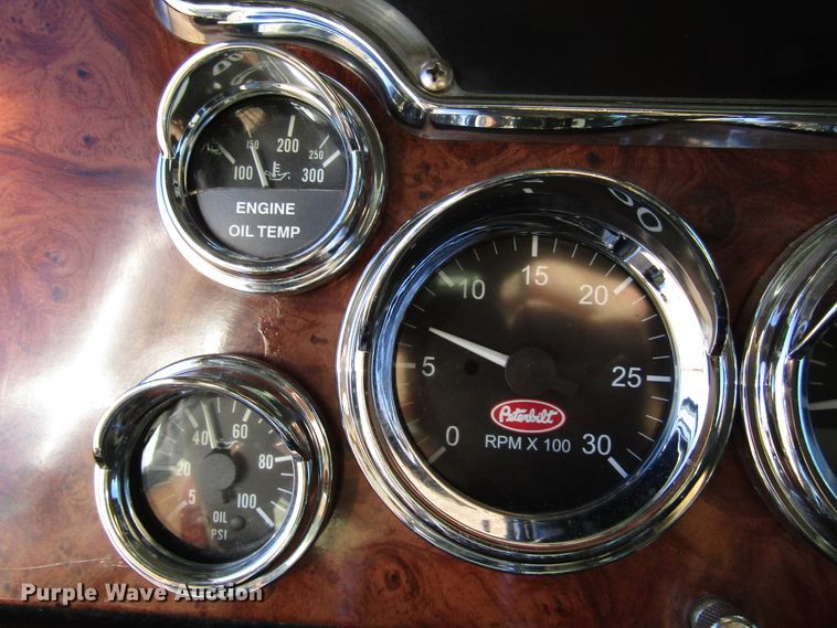 image for item DG0264 2004 Peterbilt 379 semi truck